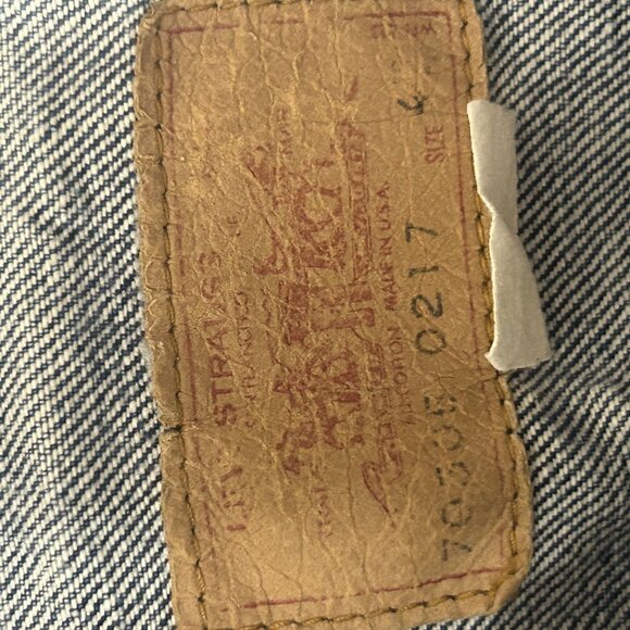 Vintage Levi’s Distressed Denim Jacket Size Medium - Picture 12 of 13